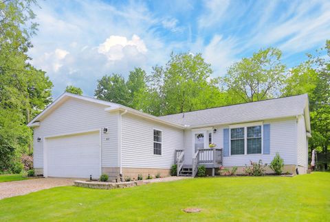 Photo of 453 Greenlawn Drive, Howard, OH 43028 (MLS # 226018292)