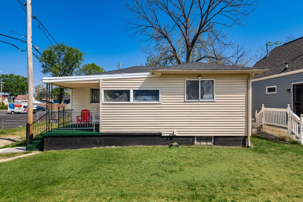 Photo of 2958 E 11th Avenue, Columbus, OH 43219 (MLS # 226014367)