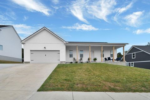 Photo of 2128 Ava Lane, Newark, OH 43055 (MLS # 225036209)