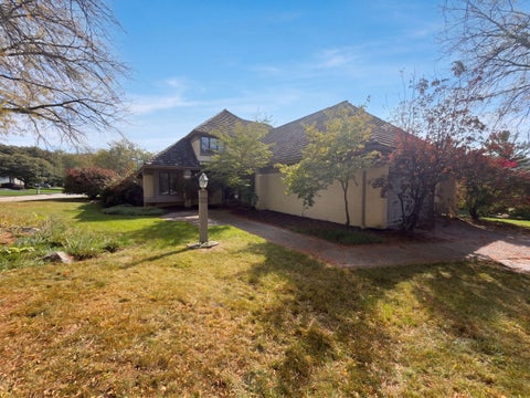 Photo of 139 Green Springs Drive, Columbus, OH 43235 (MLS # 226038977)