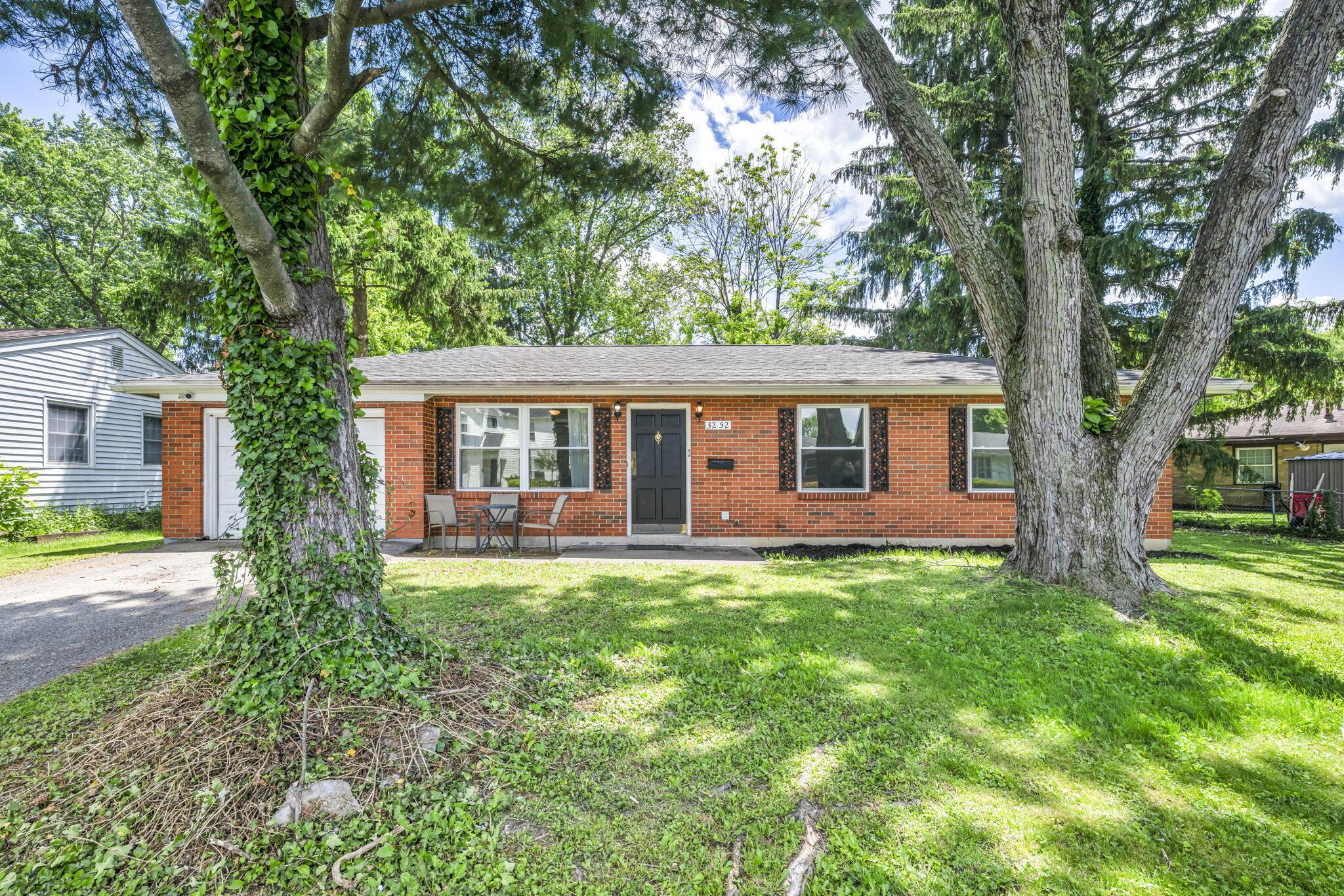3252 Burdett Court