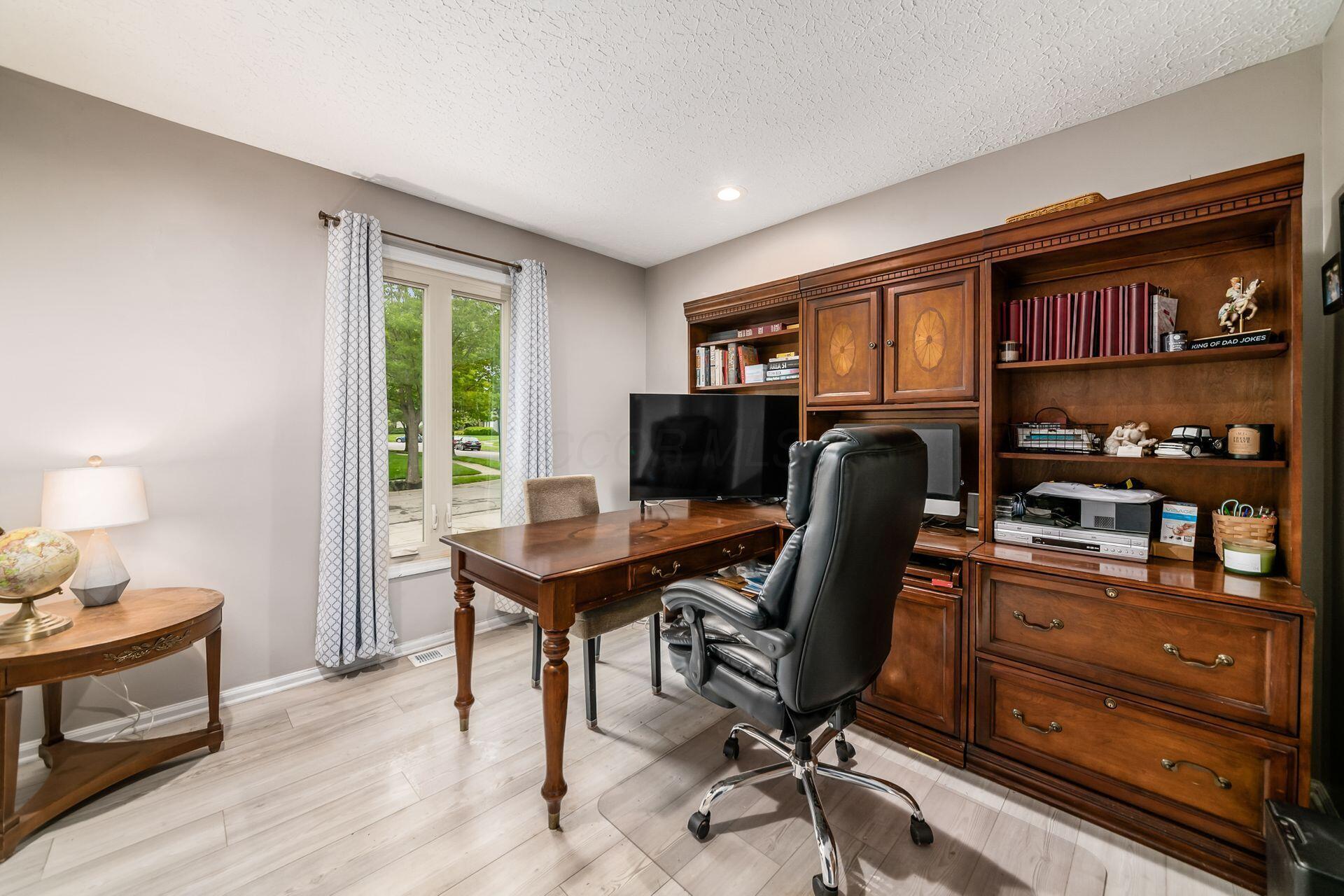 1009 Farrington Drive, Westerville, Ohio image 6