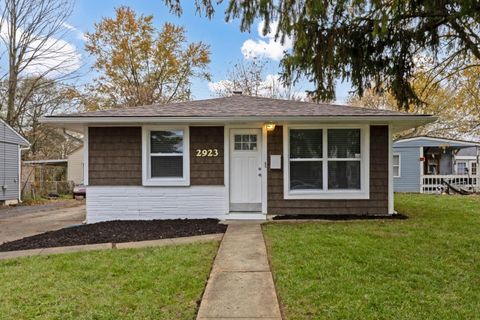 Photo of 2923 Azelda Street, Columbus, OH 43224 (MLS # 225043089)