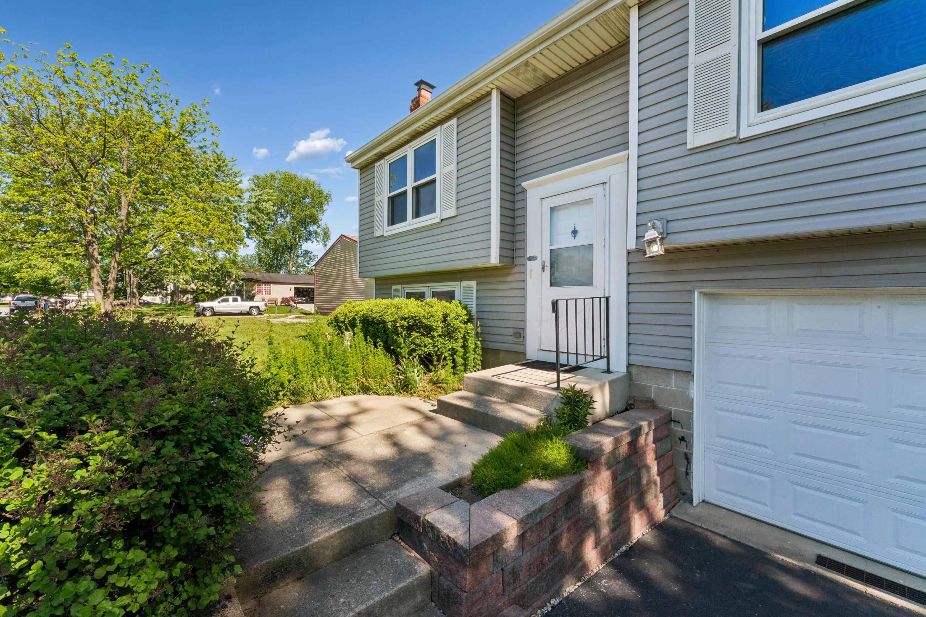 3946 Deer Lake Way