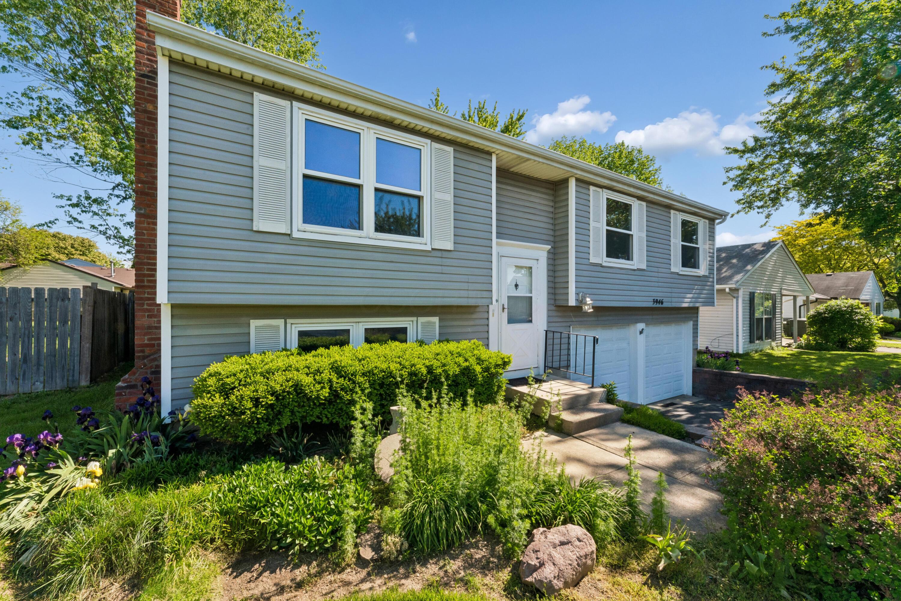 3946 Deer Lake Way