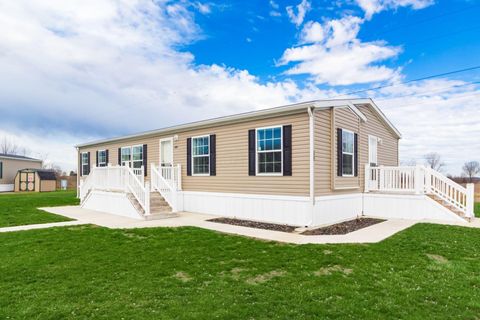 Photo of 220 Woodcrest Drive, Marysville, OH 43040 (MLS # 226008407)