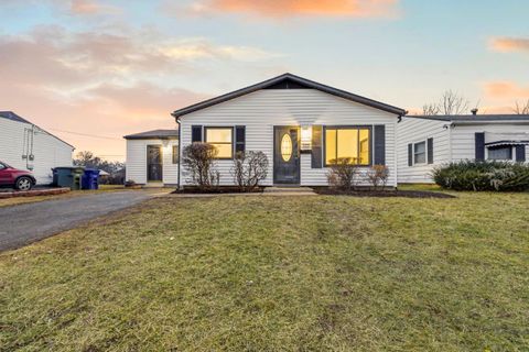 Photo of 1331 Woodnell Avenue, Columbus, OH 43219 (MLS # 226005210)