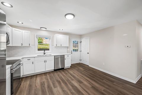 Tiny photo for 539 N Ohio Avenue, Lancaster, OH 43130 (MLS # 226000409)