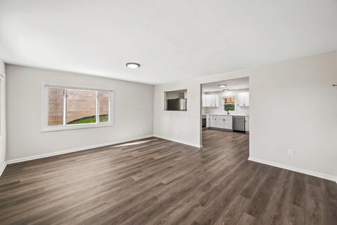 Tiny photo for 539 N Ohio Avenue, Lancaster, OH 43130 (MLS # 226000409)