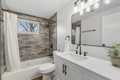 Tiny photo for 1929 Holly Ridge Road, Columbus, OH 43219 (MLS # 225045337)