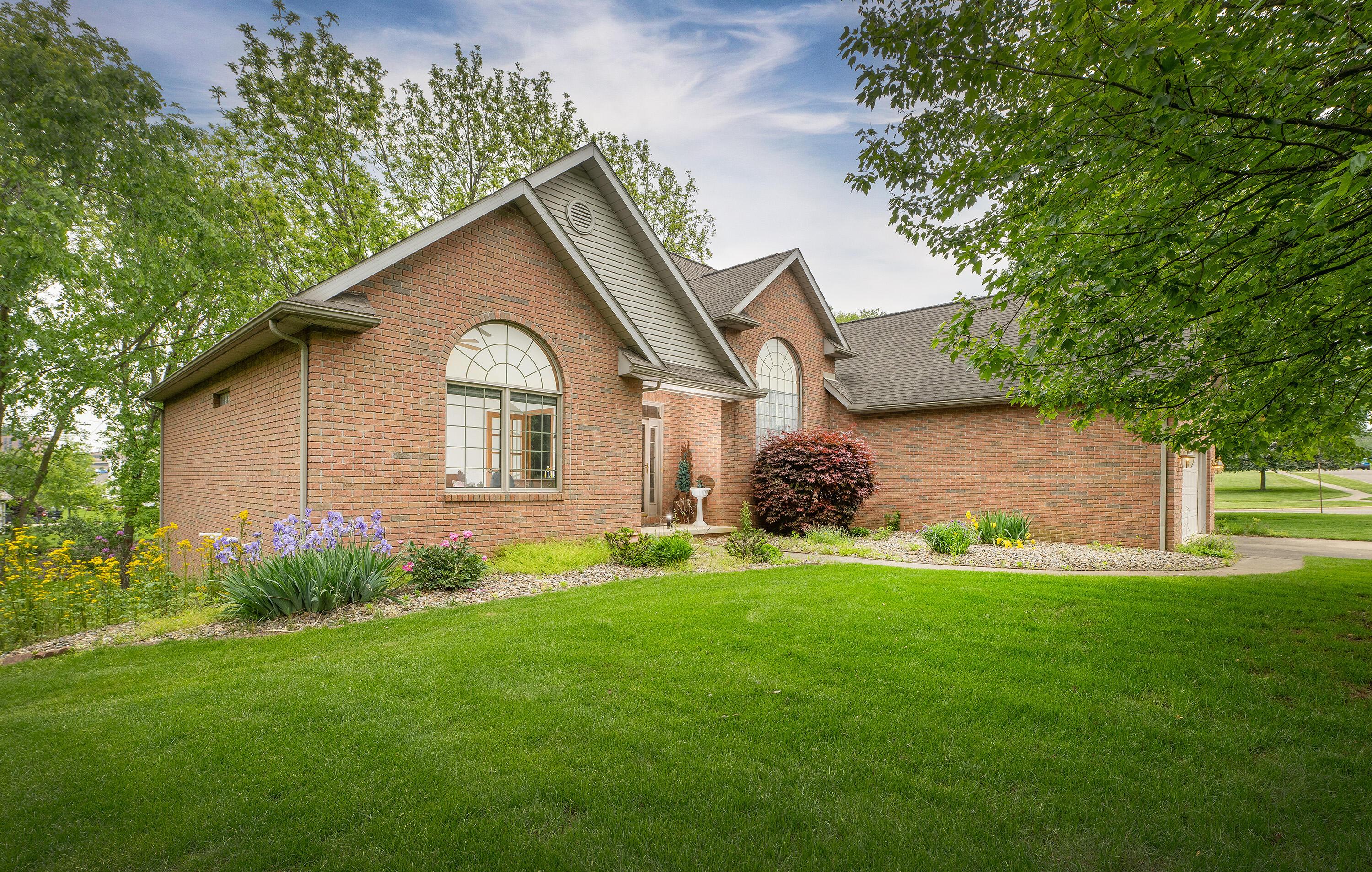 30 Woodlake Trail, Mount Vernon, Ohio image 1