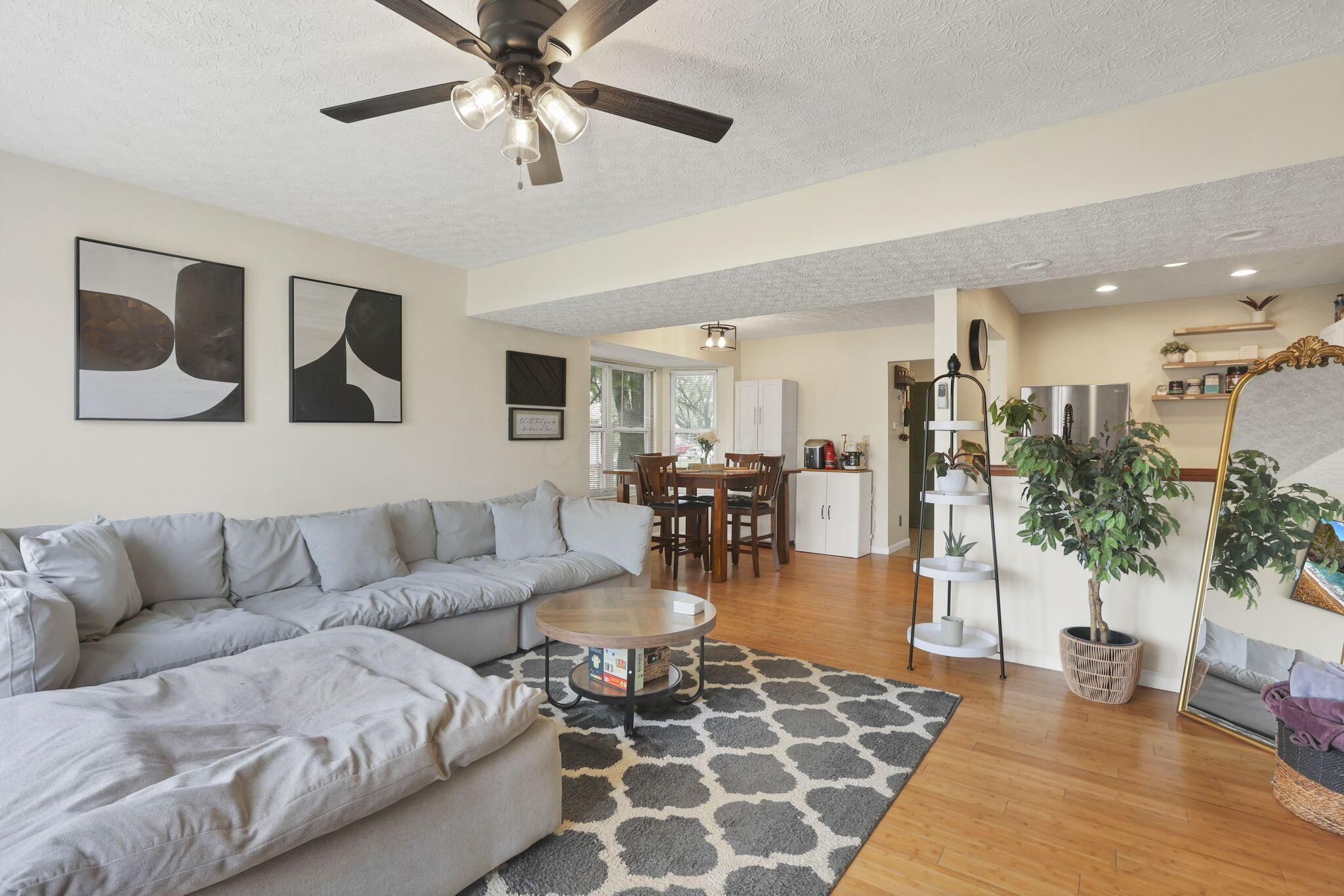 1782 Rock Creek Drive, Grove City, Ohio image 4