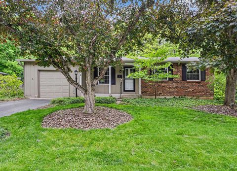 Tiny photo for 5320 Woodglen Road, Columbus, OH 43214 (MLS # 226015905)
