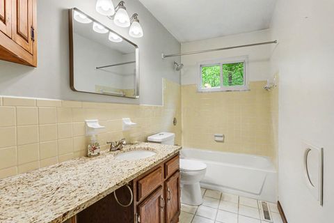 Tiny photo for 5320 Woodglen Road, Columbus, OH 43214 (MLS # 226015905)