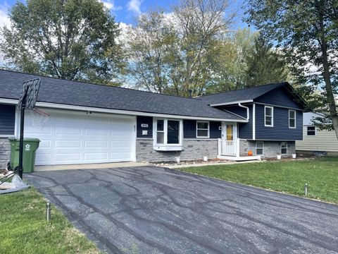 Photo of 1042 Van Kirk Drive, Marysville, OH 43040 (MLS # 225040566) Photo of 1042 Van Kirk Drive, Marysville, OH 43040 (MLS # 225040566)