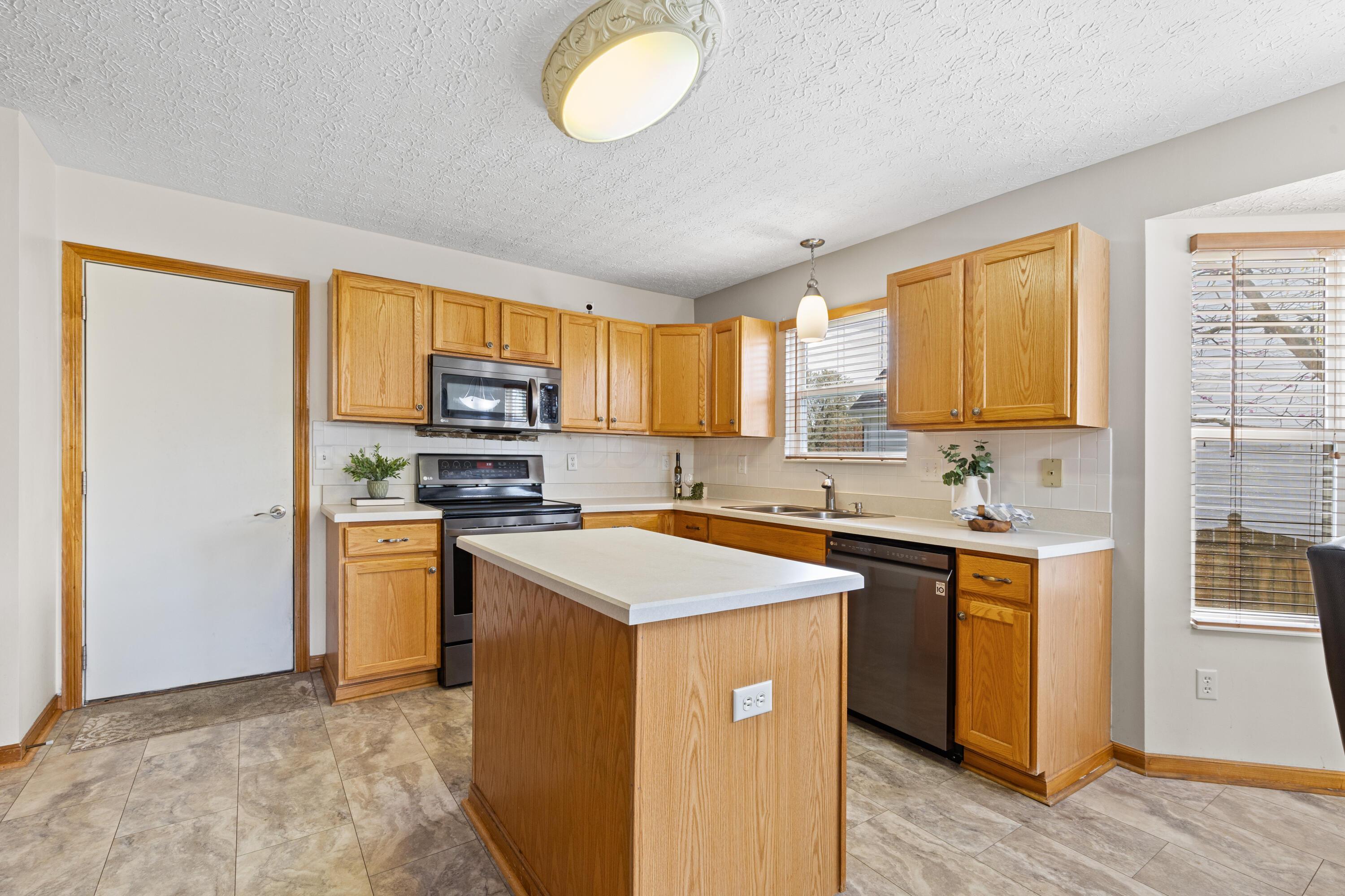 7976 Gladshire Boulevard, Lewis Center, Ohio image 13