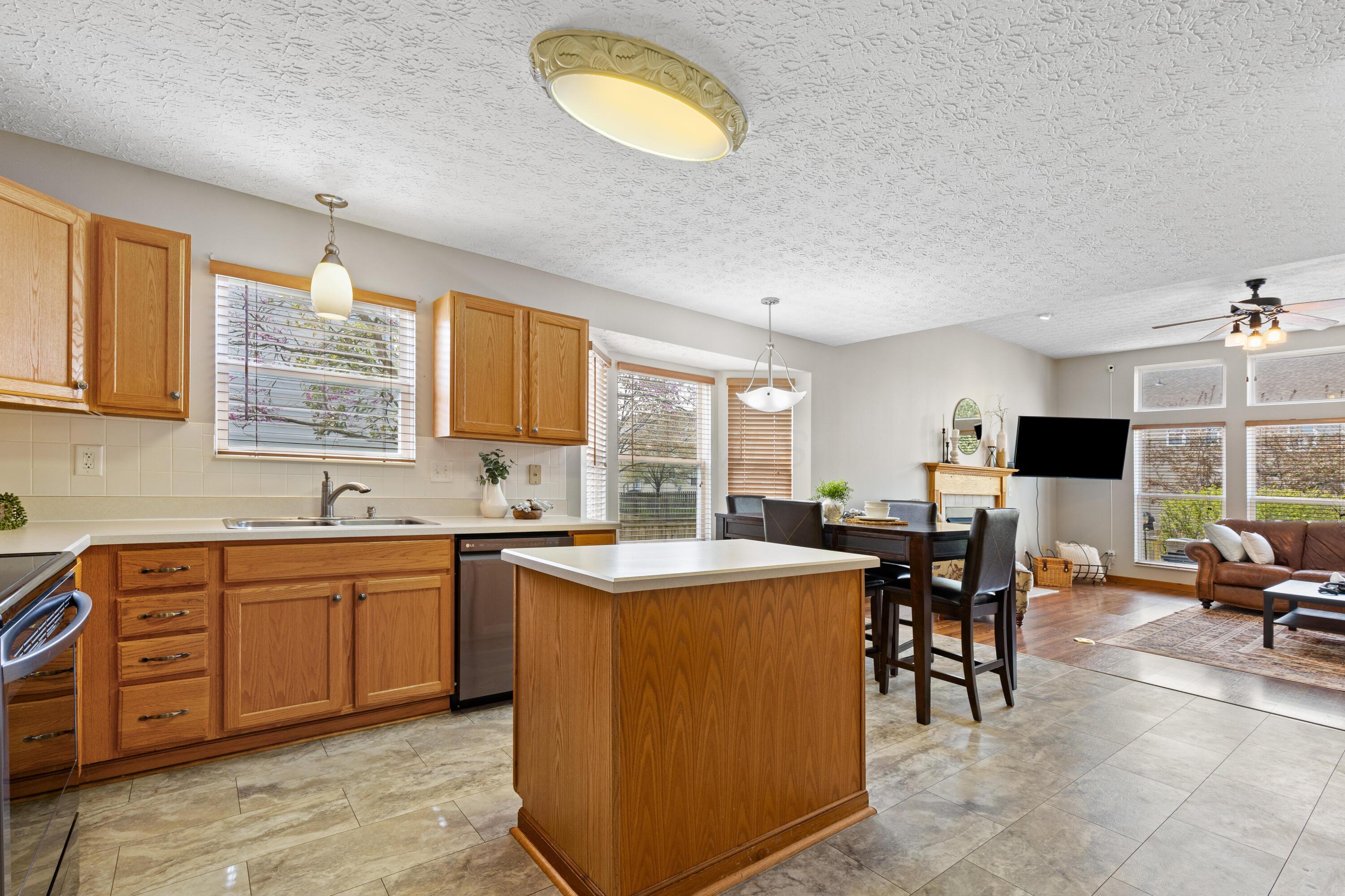 7976 Gladshire Boulevard, Lewis Center, Ohio image 9