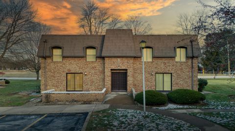 Photo of 625 Country Club E1 #E1, Newark, OH 43055 (MLS # 226000328)