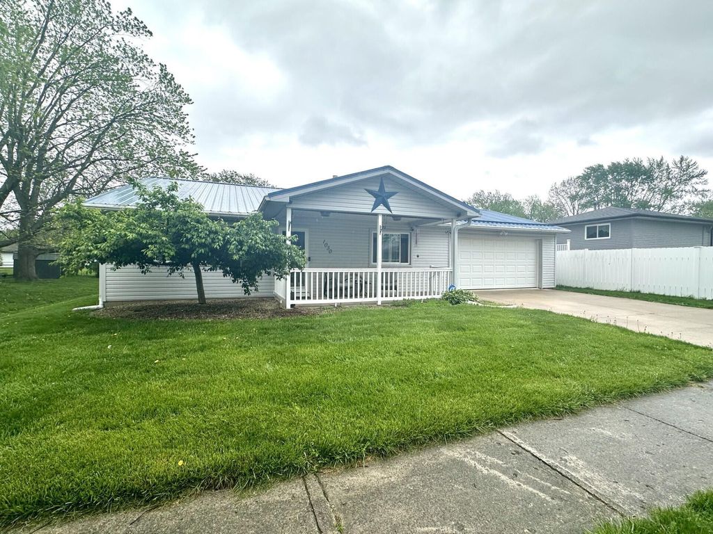 Photo of 1030 Amherst, Marion, OH 43302 (MLS # 226012763)