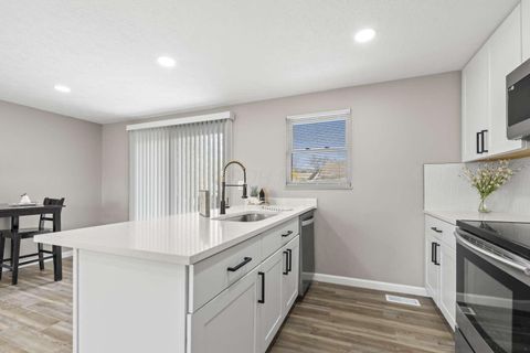 Tiny photo for 2564 Trailwind Street, Grove City, OH 43123 (MLS # 225045303)