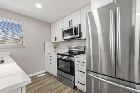 Tiny photo for 2564 Trailwind Street, Grove City, OH 43123 (MLS # 225045303)