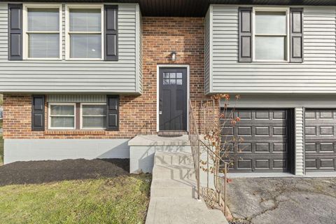 Tiny photo for 2564 Trailwind Street, Grove City, OH 43123 (MLS # 225045303)