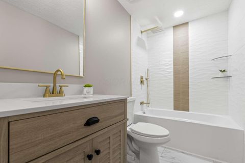 Tiny photo for 2564 Trailwind Street, Grove City, OH 43123 (MLS # 225045303)