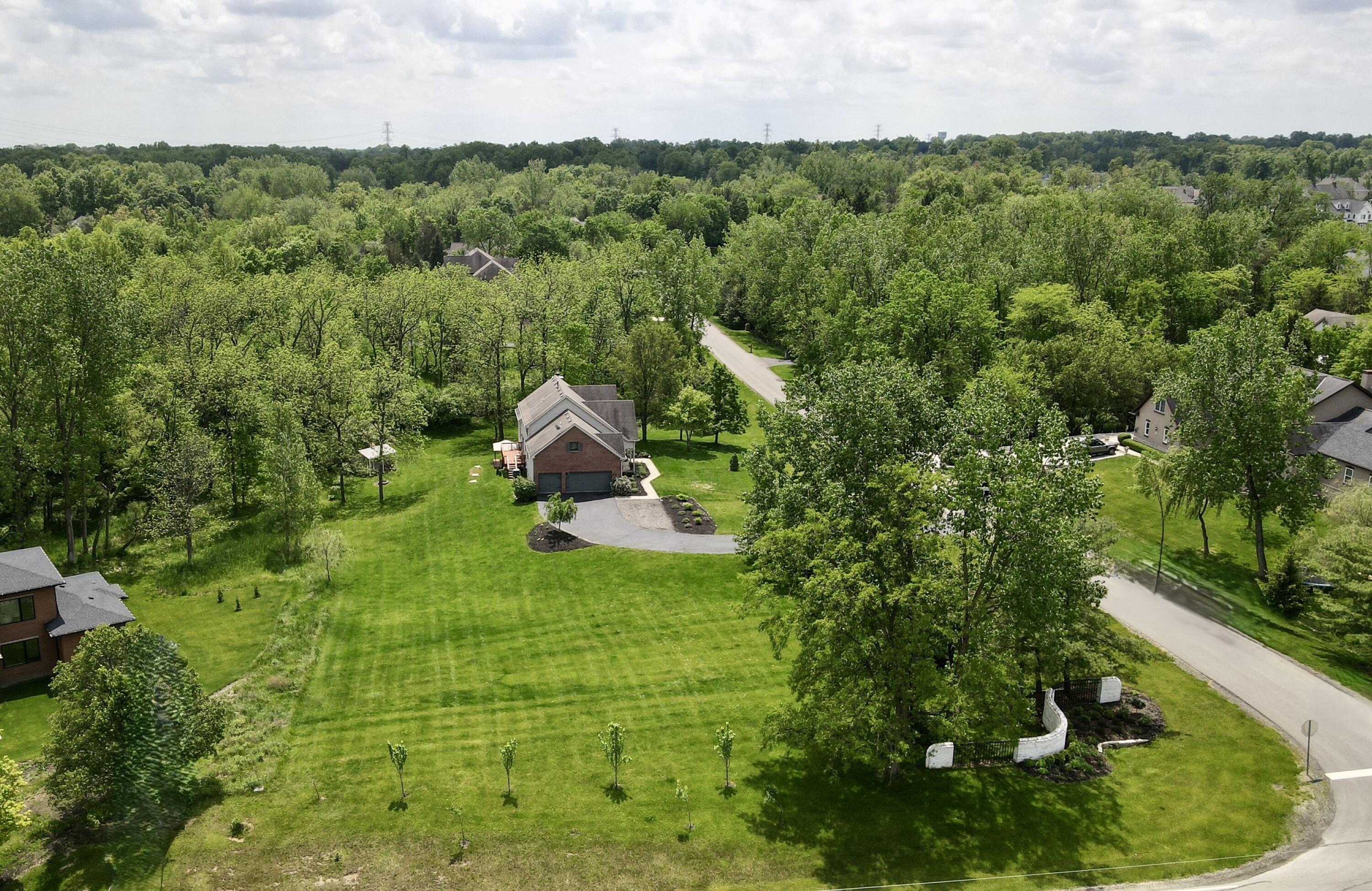 9719 Erin Woods Drive, Dublin, Ohio image 4