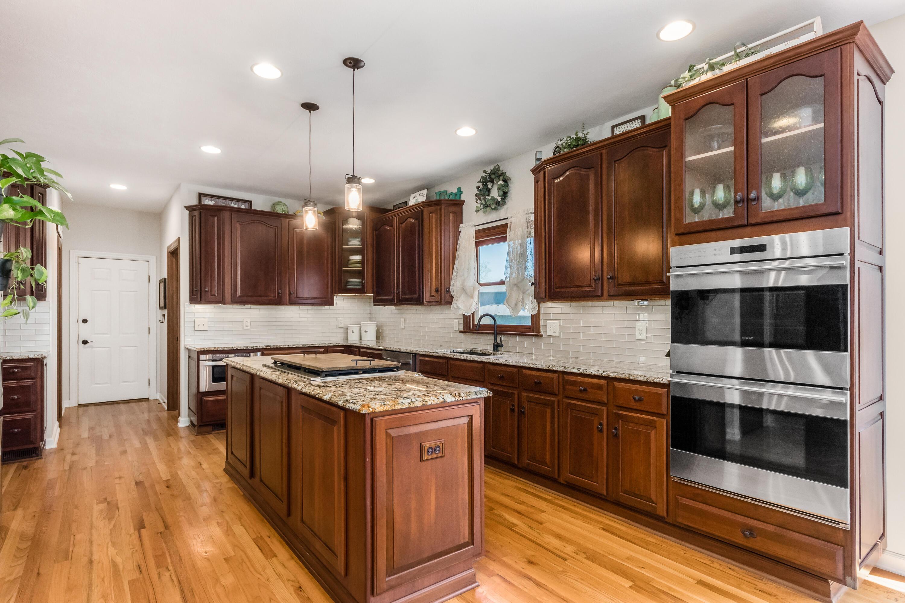 9719 Erin Woods Drive, Dublin, Ohio image 13