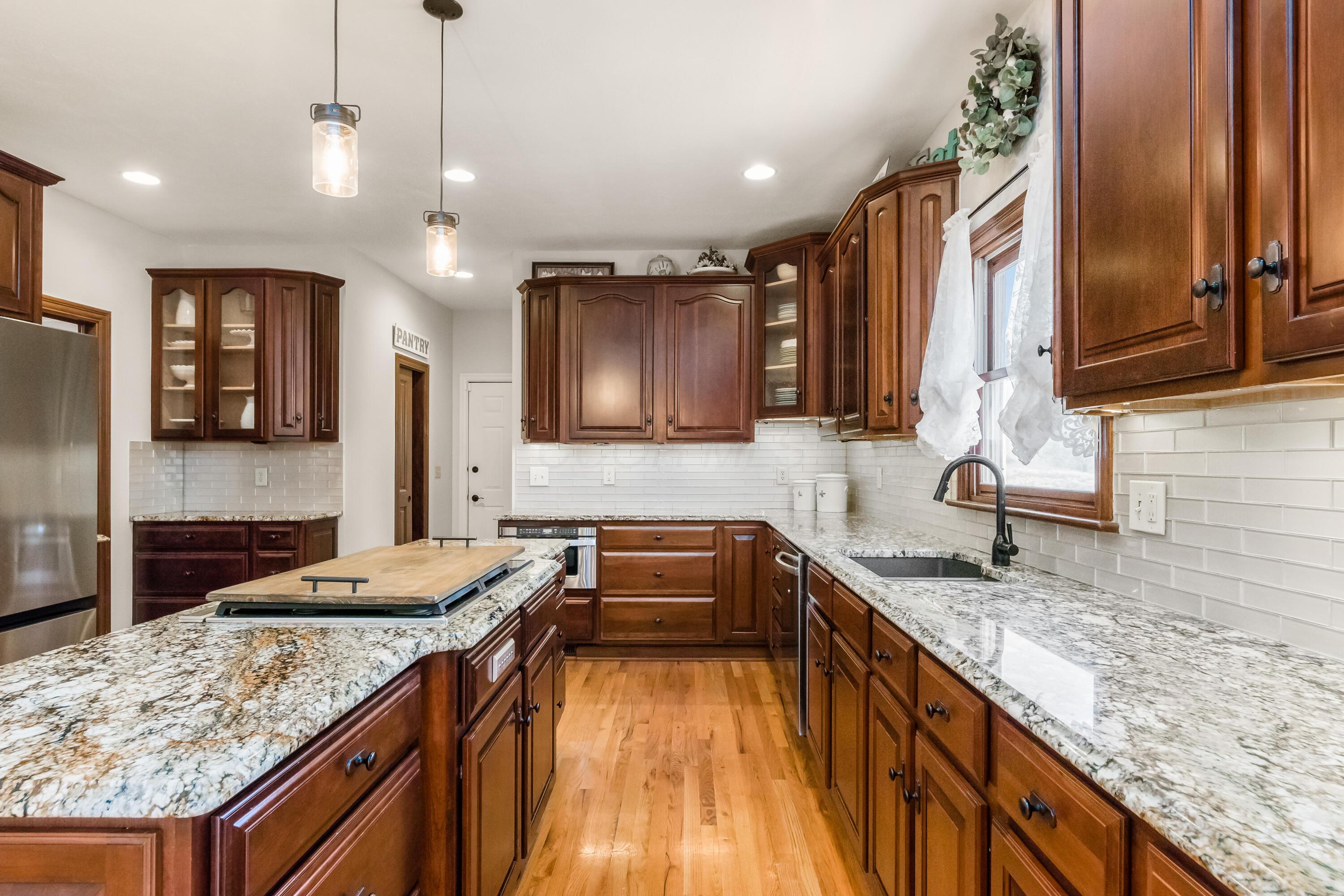 9719 Erin Woods Drive, Dublin, Ohio image 16