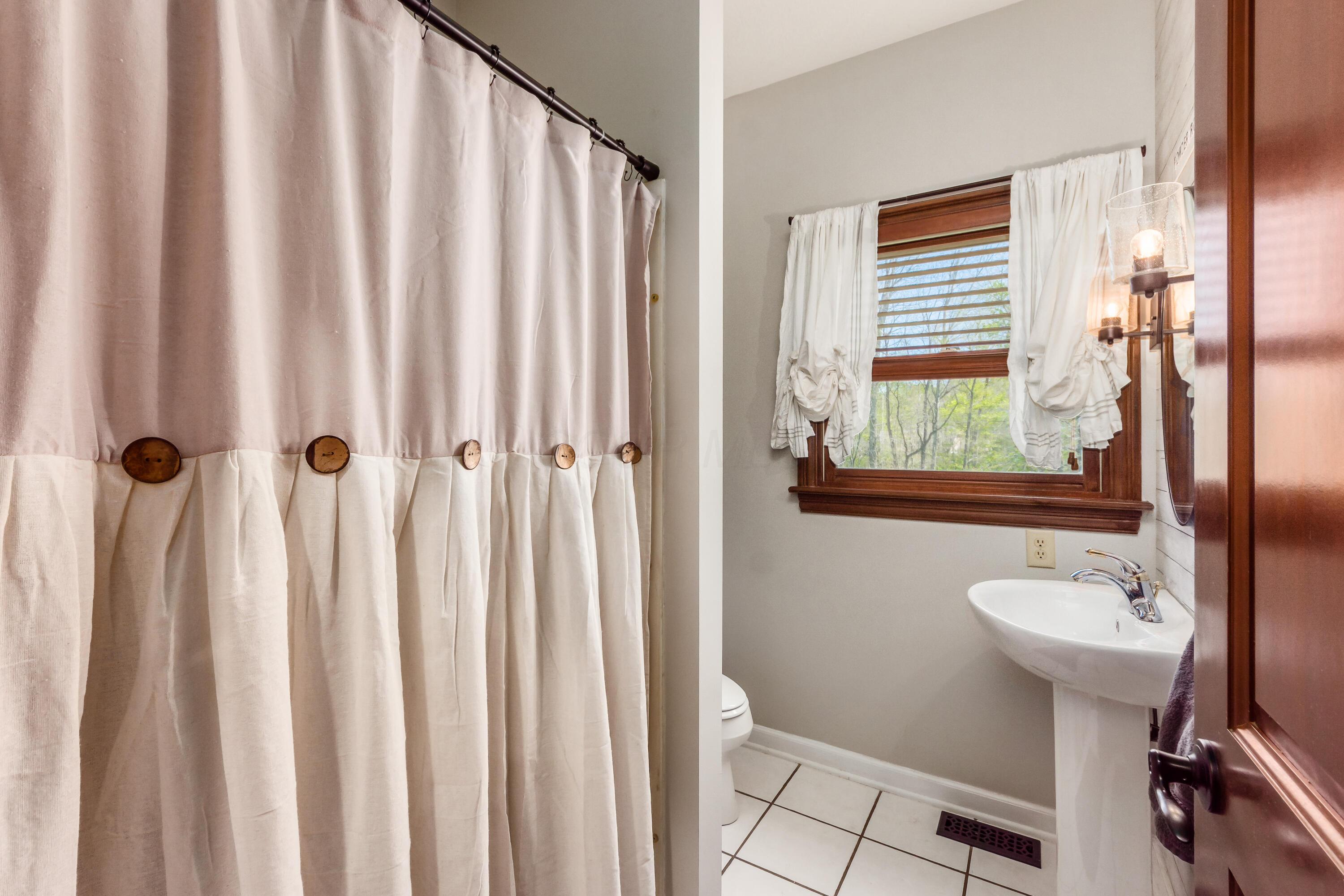 9719 Erin Woods Drive, Dublin, Ohio image 18