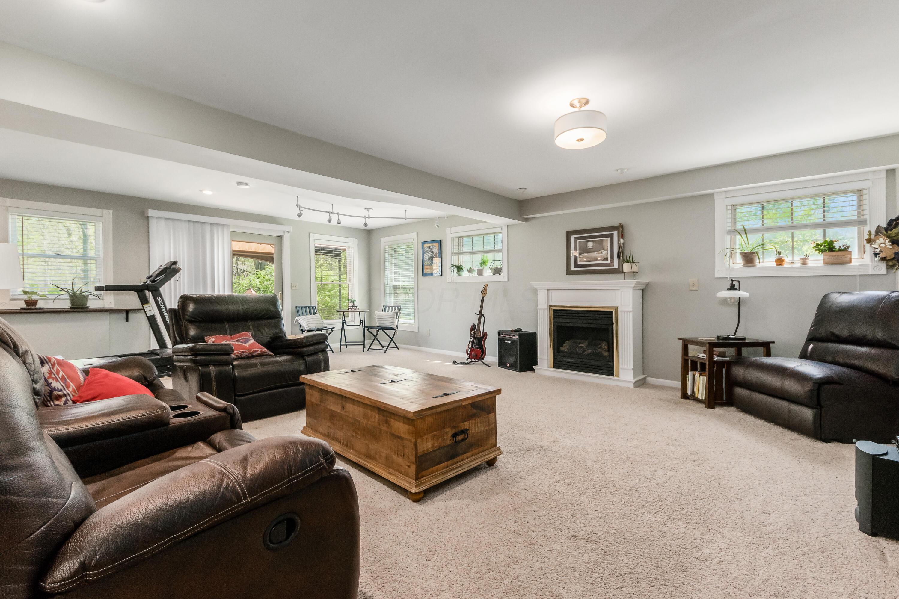 9719 Erin Woods Drive, Dublin, Ohio image 41