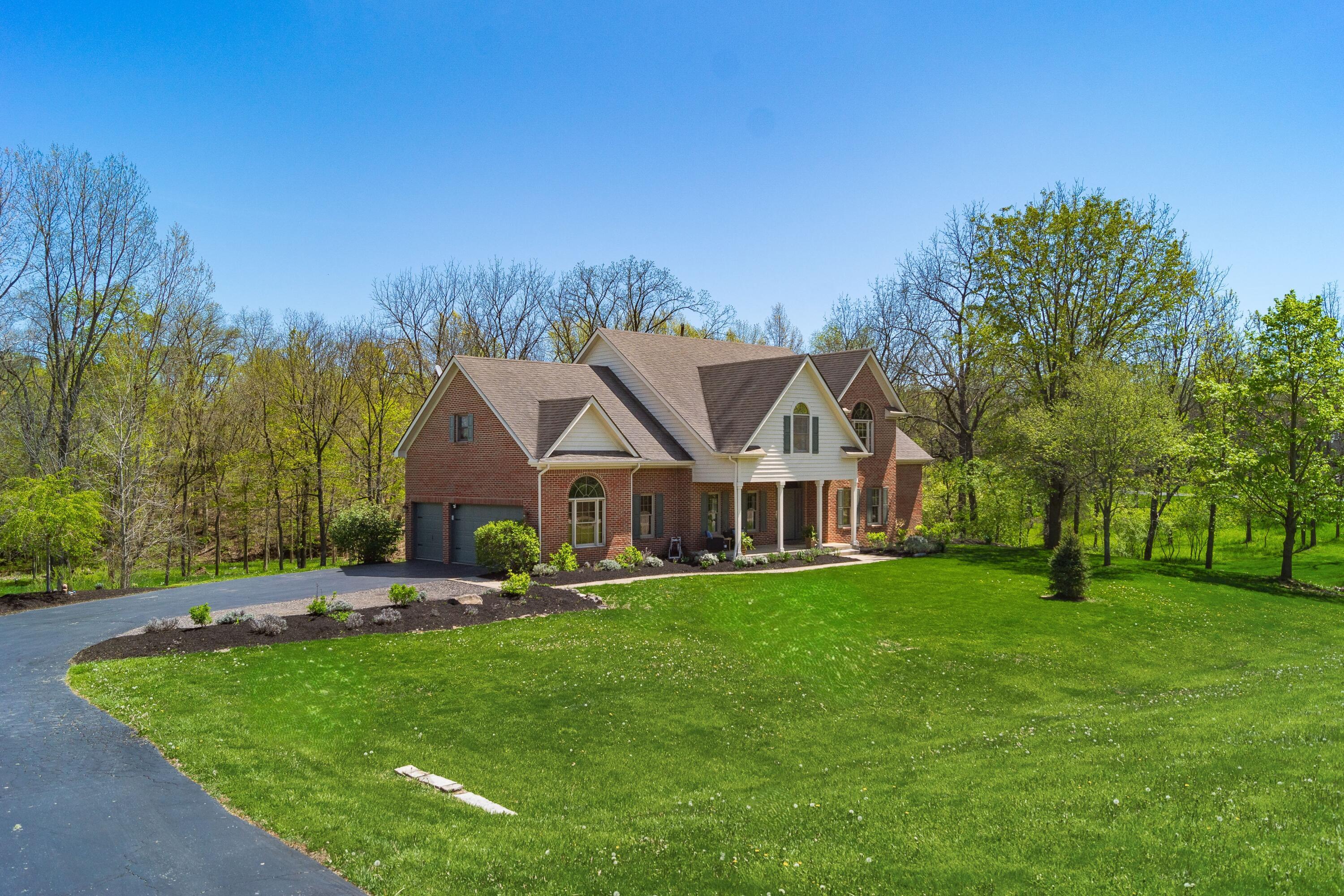 9719 Erin Woods Drive, Dublin, Ohio image 2