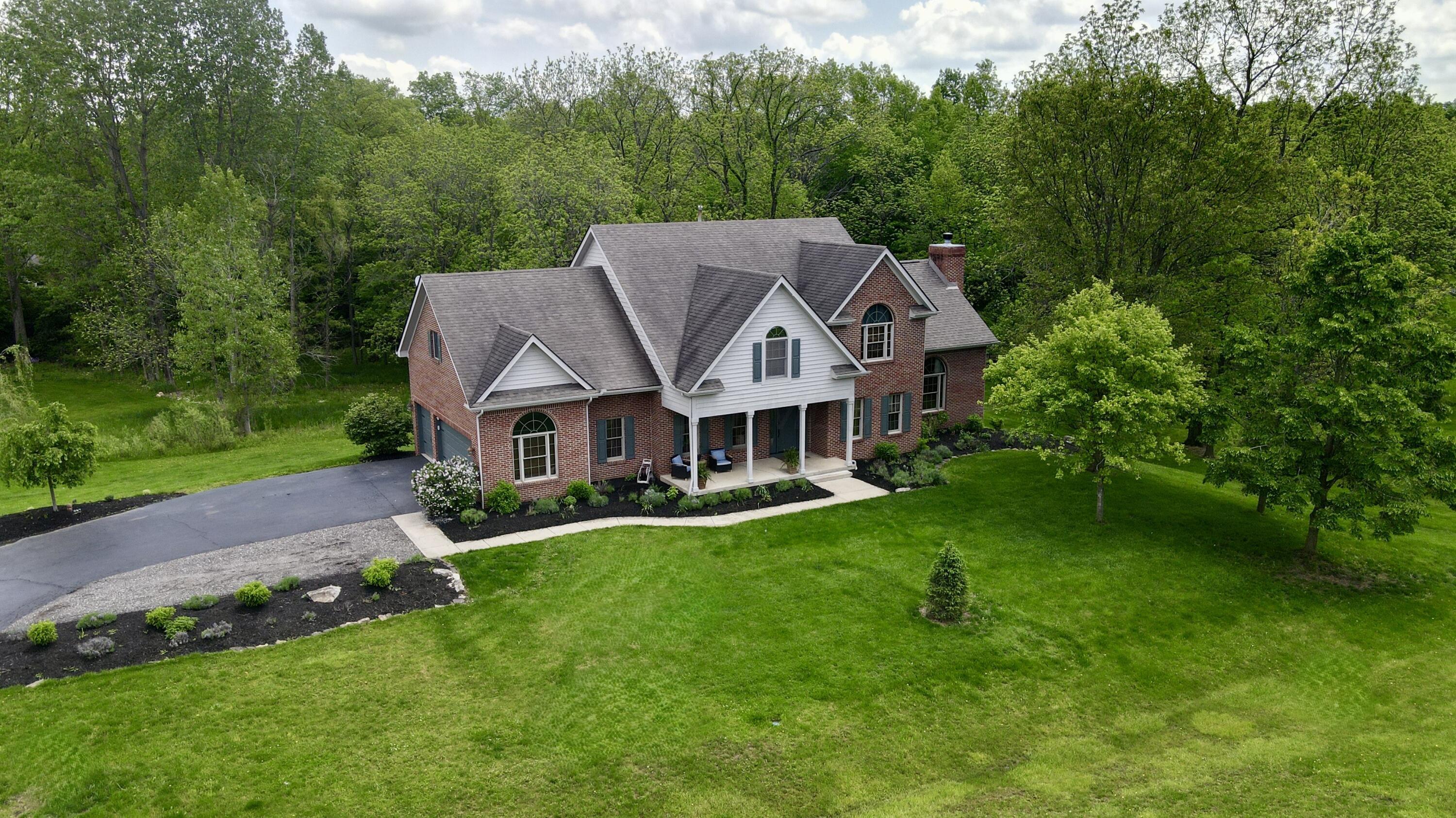 9719 Erin Woods Drive, Dublin, Ohio image 3