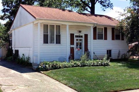 Photo of 162 Imperial Drive, Columbus, OH 43230 (MLS # 226009839)