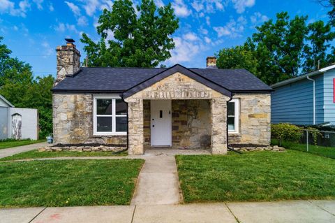 Photo of 335 Woodlawn Avenue, Columbus, OH 43228 (MLS # 226023479)