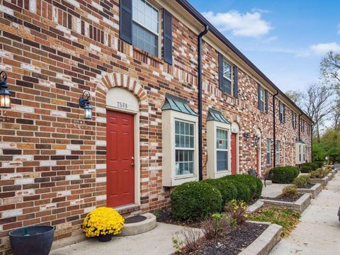 Photo of 2589 Olde Hill Court N, Columbus, OH 43221 (MLS # 225042100)