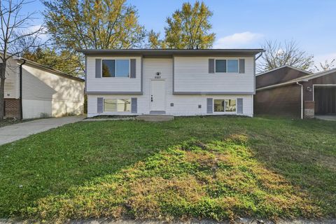 Photo of 5377 Bleaker Avenue, Columbus, OH 43232 (MLS # 225042396)