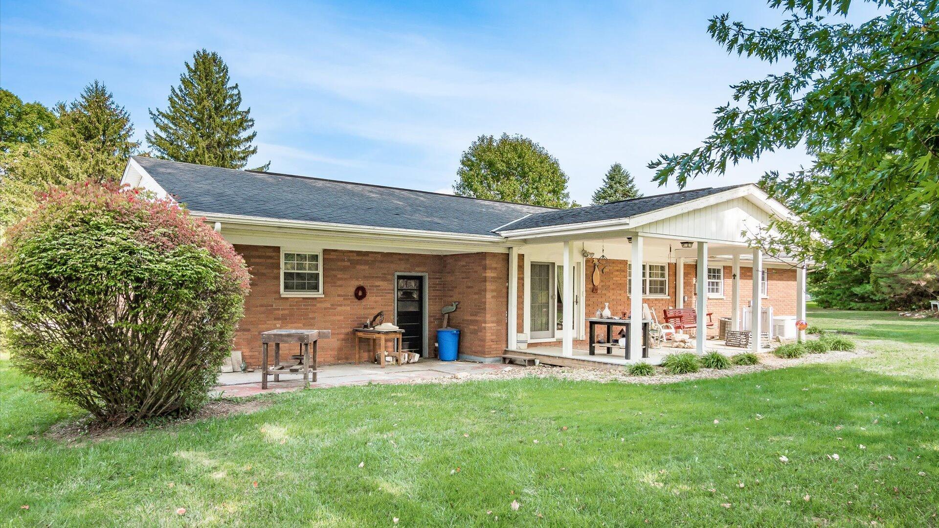 1050 Lake View Drive, Zanesville, Ohio image 18