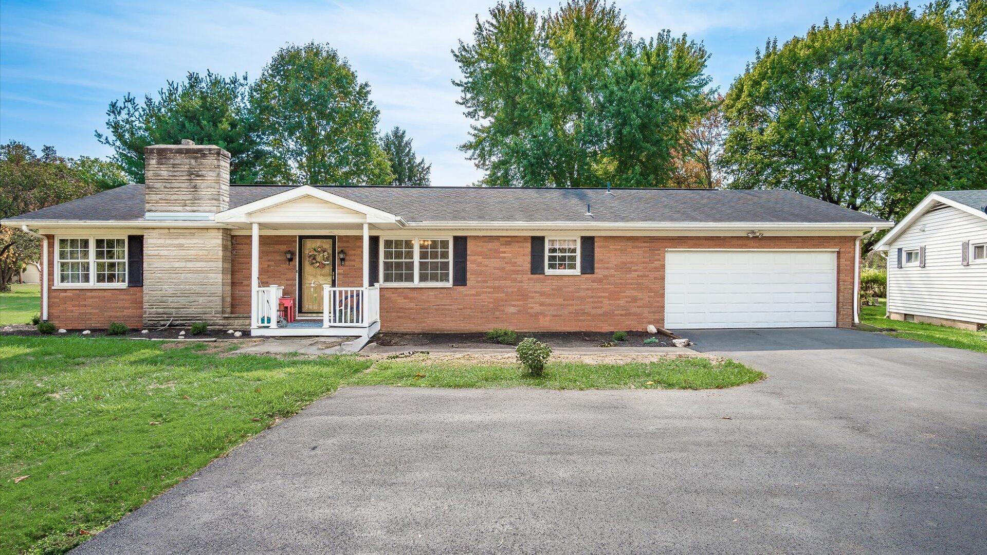 1050 Lake View Drive, Zanesville, Ohio image 1