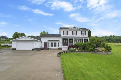 Photo of 11241 Center Road, Garrettsville, OH 44231 (MLS # 226002748)