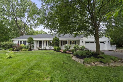Photo of 883 Clover Drive, Columbus, OH 43235 (MLS # 226023092)
