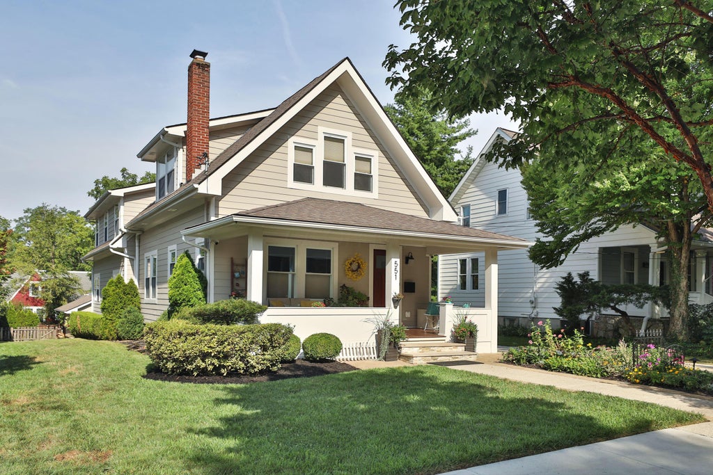 Photo of 551 Oxford Street, Worthington, OH 43085 (MLS # 225035723)