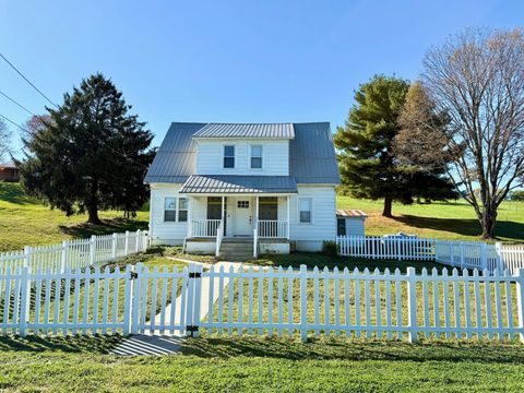 Photo of 2165 Tent Road NE, Lancaster, OH 43130 (MLS # 225040091) Photo of 2165 Tent Road NE, Lancaster, OH 43130 (MLS # 225040091)