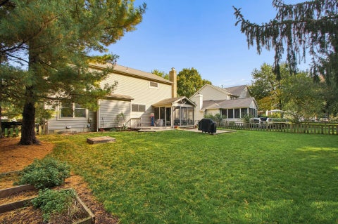 Tiny photo for 1975 Thistlewood Court, Columbus, OH 43235 (MLS # 226039797)