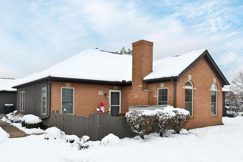 Tiny photo for 2579 Trotterslane Drive, Columbus, OH 43235 (MLS # 225044654)