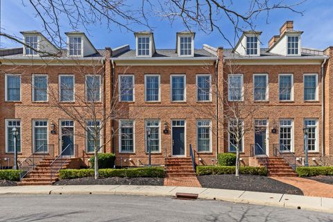 Photo of 12 Richmond Square, New Albany, OH 43054 (MLS # 226008990)