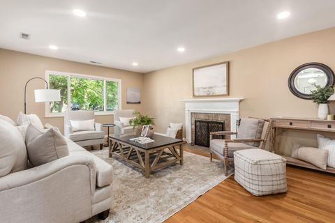 Photo of 2715 Ione Court, Columbus, OH 43235 (MLS # 225039551)