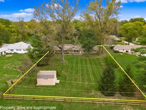 Tiny photo for 2715 Ione Court, Columbus, OH 43235 (MLS # 225039551)