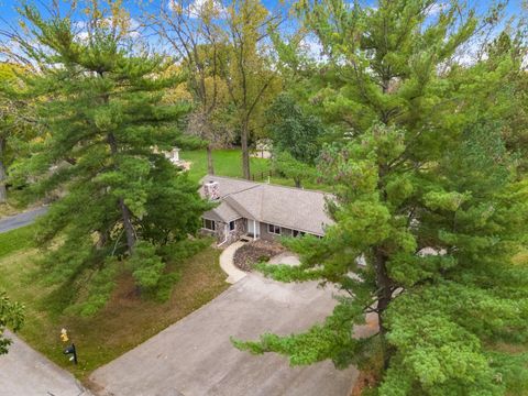 Photo of 2715 Ione Court, Columbus, OH 43235 (MLS # 225039551)
